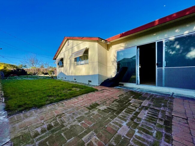 Building Photo - 7583 Lockford Ct