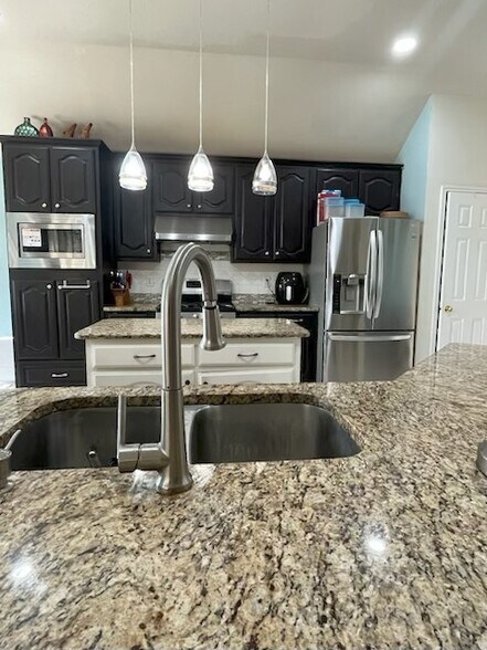 Building Photo - 5474 Golfside Dr