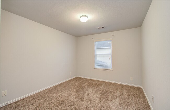 Building Photo - 318 Bolton Dr