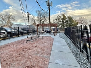 Building Photo - Monte Vista