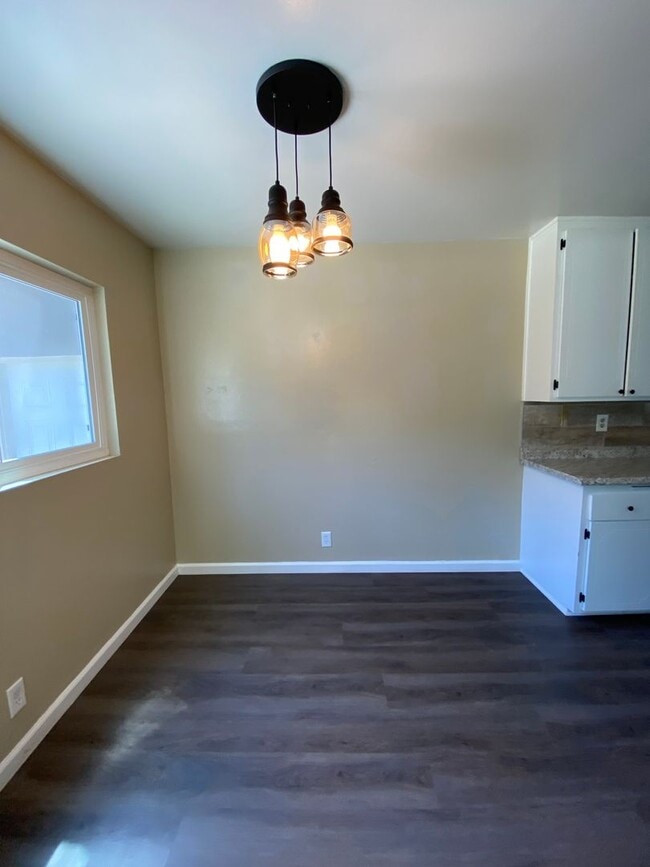 Building Photo - Updated Single Story Home Located in Orcutt with easy access to VSFB/Highway 135