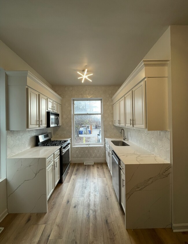 WHITE CABINETS WITH LUXURY WHITE QUARTZ - 29 E Northwood Ave