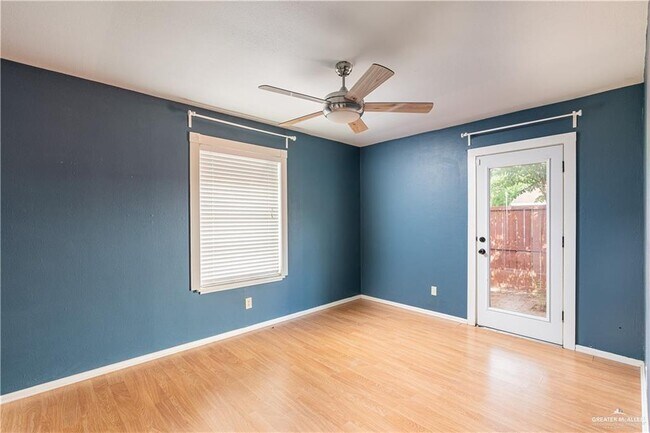 Building Photo - 517 Upas Ave