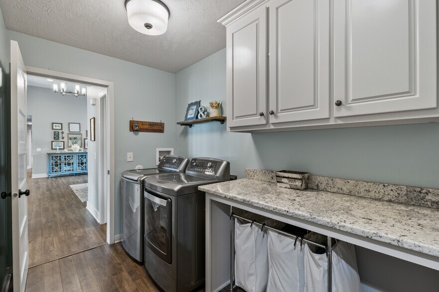 Building Photo - 4606 S 184th Plz