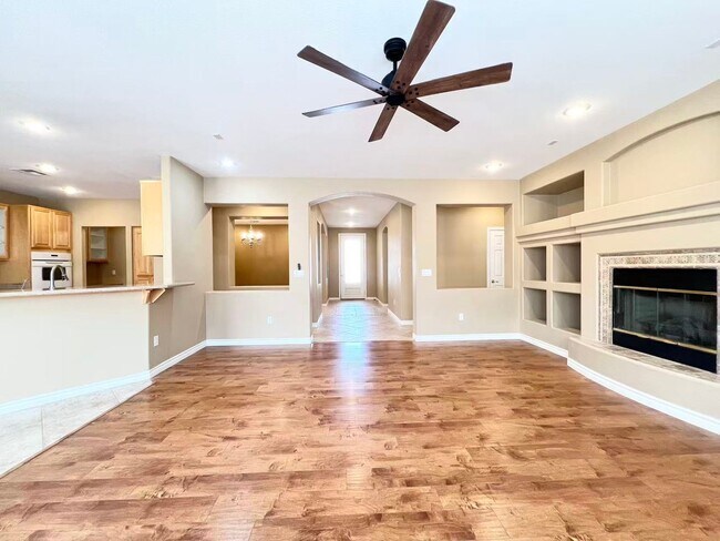 Building Photo - Welcome to the gorgeous home in Rhode Ranch
