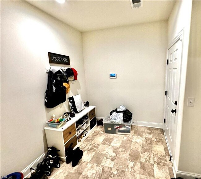 Building Photo - Stunning Modern Haven