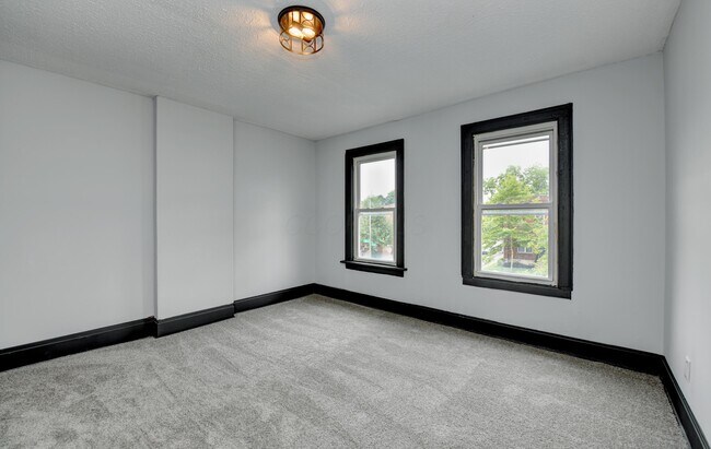 Building Photo - 814 S Ohio Ave