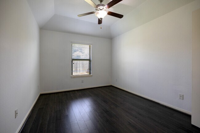 Building Photo - 1822 Olive Pine Dr