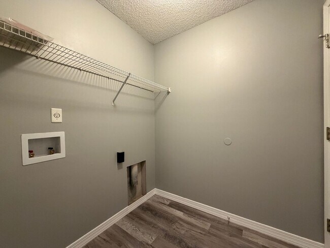 Building Photo - 4339 Hanging Moss Dr