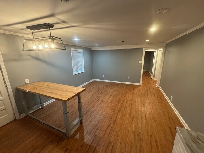 Building Photo - 290 Clisby Pl