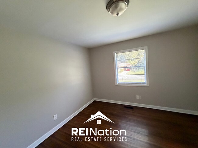 Building Photo - 3BR/2BA Center Point Rental with Hardwood Floors Throughout & Fenced Backyard