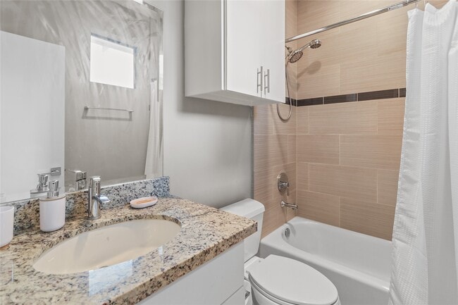 Building Photo - 2105 Hadley St