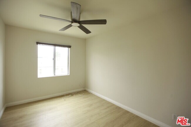 Building Photo - 833 Orange Grove Ave