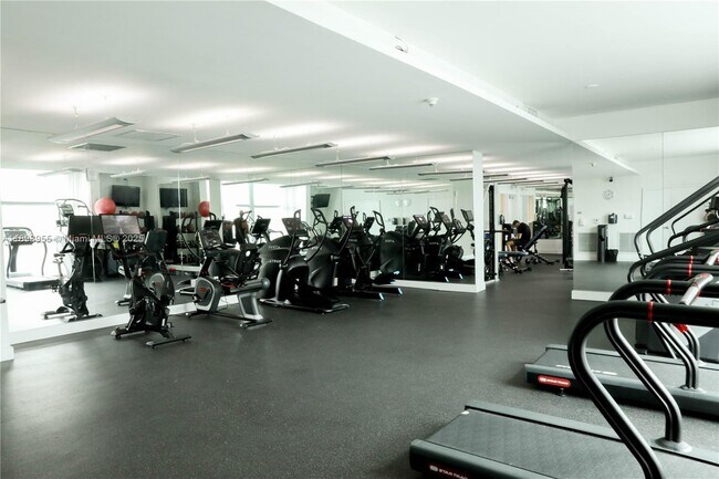 Building Photo - 350 NE 24th St