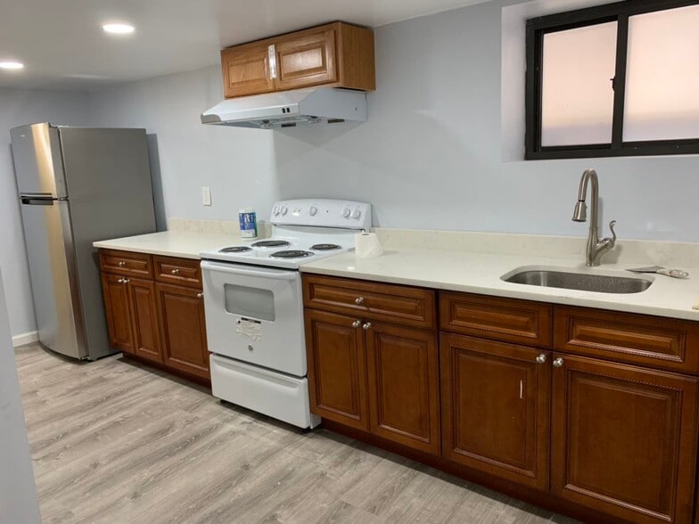 Primary Photo - 5632 Beacon St