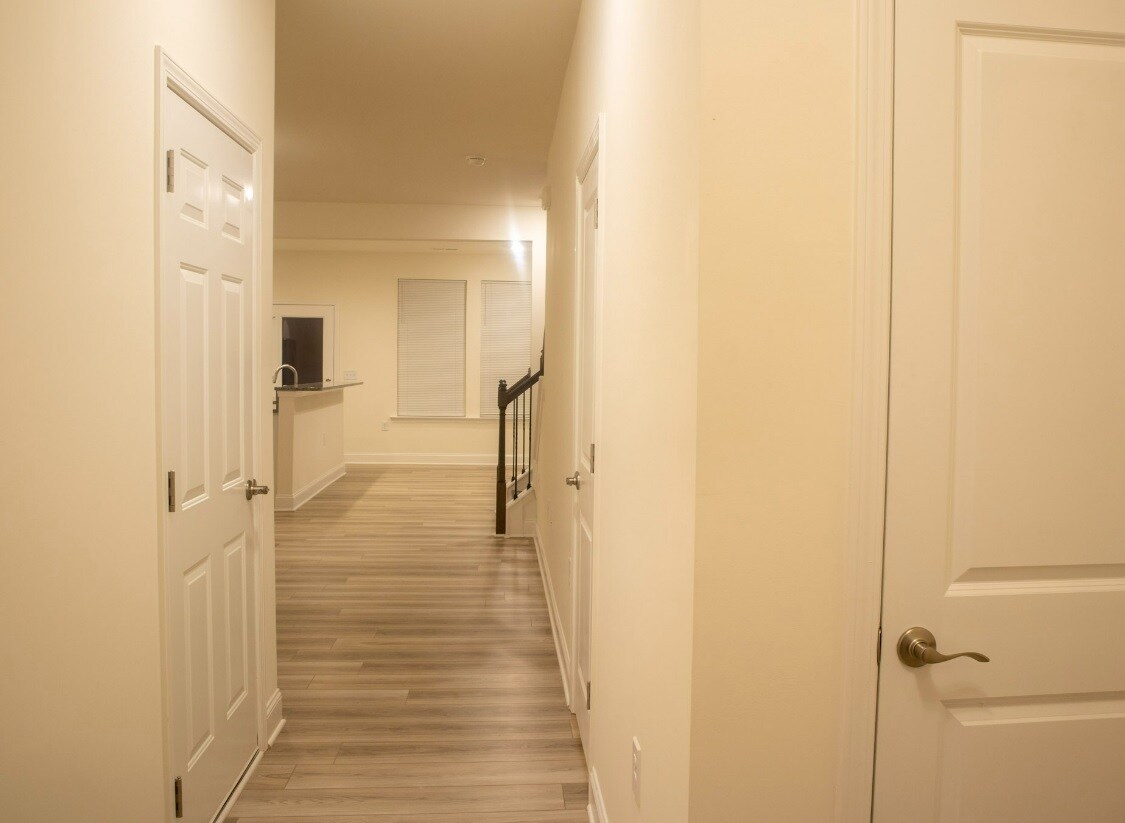Building Photo - 1013 Channel Drop Dr