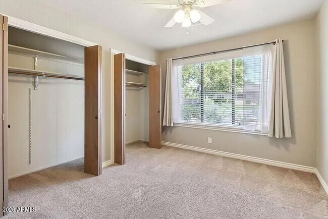 Building Photo - 3013 S Fairway Dr