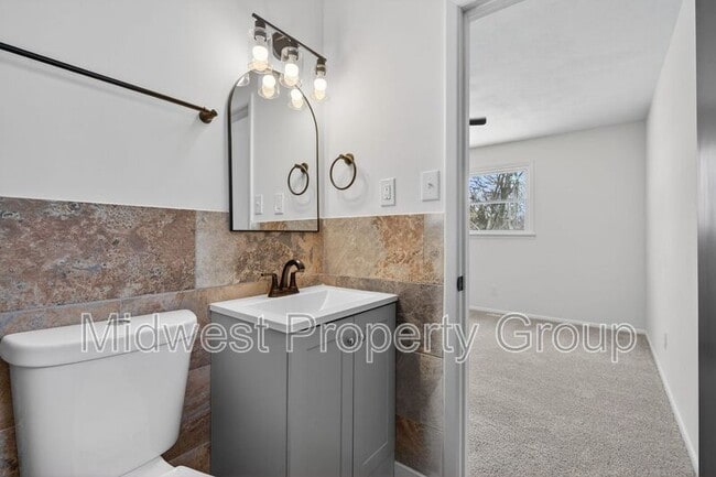 Building Photo - 5165 Westwood Dr