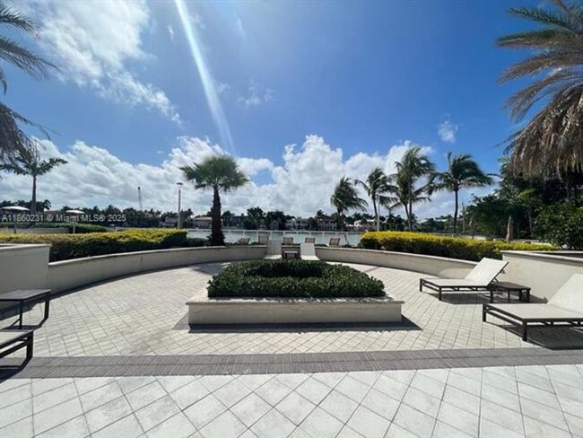 Building Photo - 5600 Collins Ave