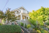 Building Photo - 4Bd/2.75Ba Seattle House