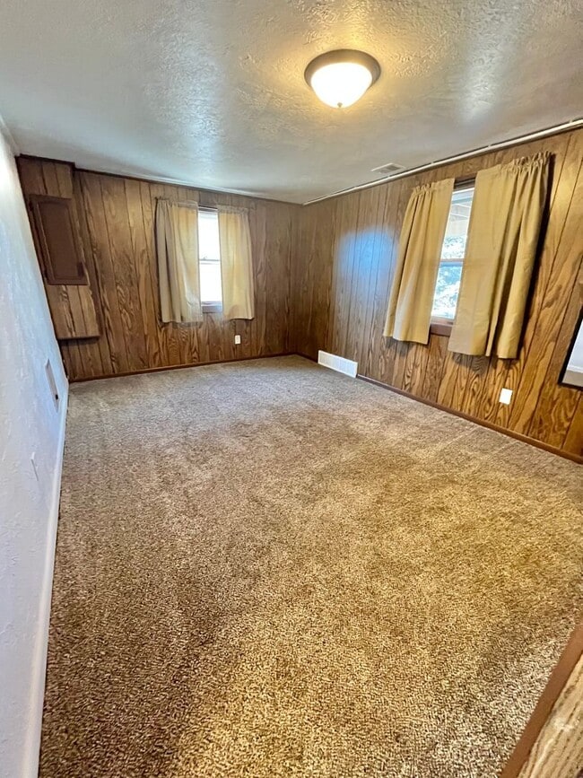 Building Photo - 3 Bed/2 Bath Lakefront Rental Home in Sioux Falls!