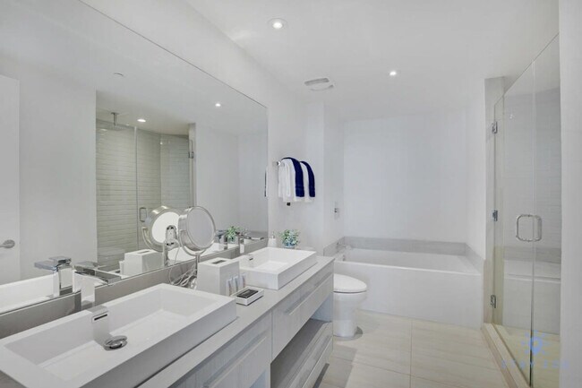 Building Photo - 4010 S Ocean Dr