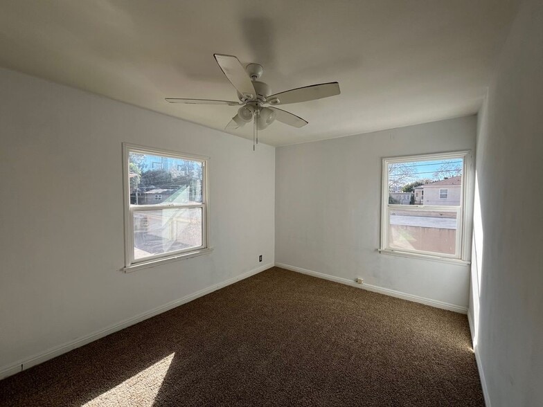 Building Photo - 131 1/2 North Kenwood Street