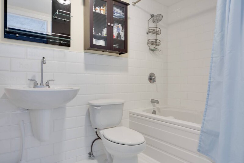 Building Photo - 690 SW 1st Ct