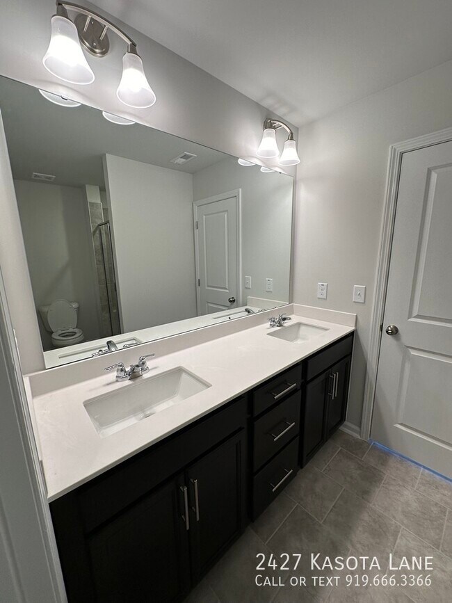 Building Photo - 2427 Kasota Ln