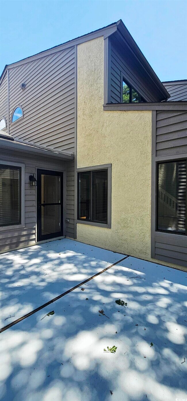 Building Photo - 615 13th Ave N