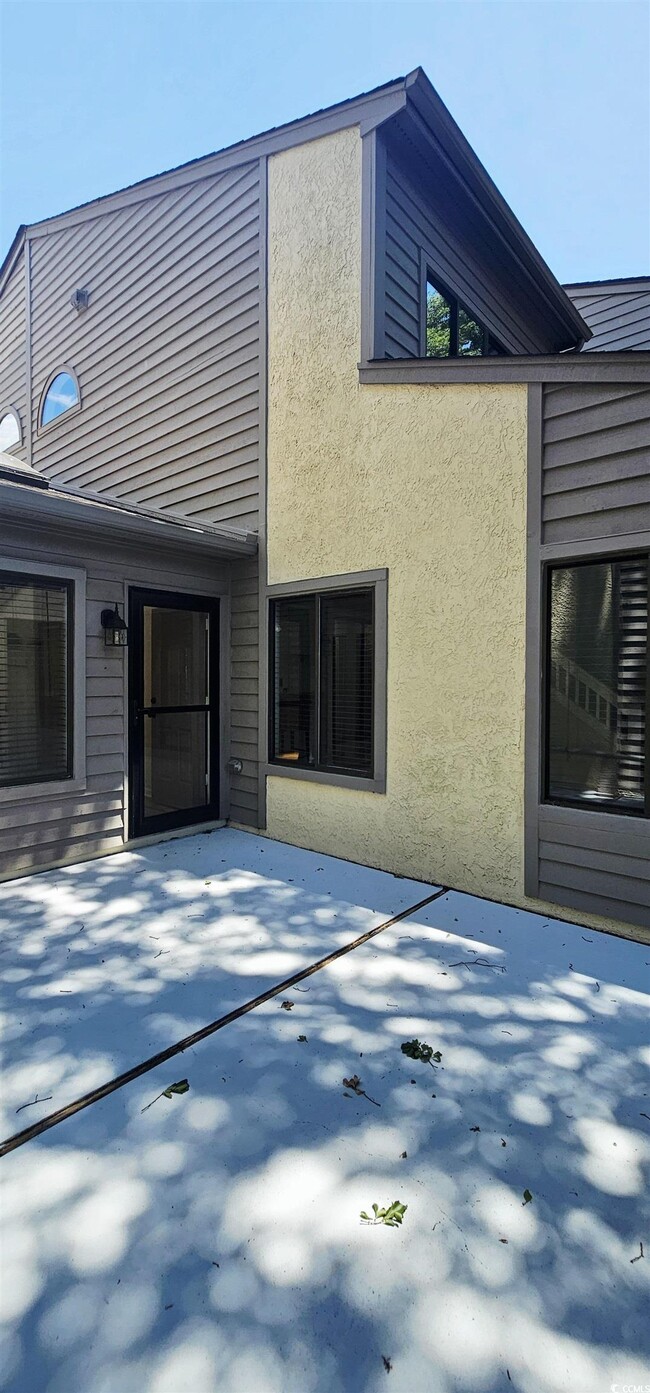 Building Photo - 615 13th Ave S