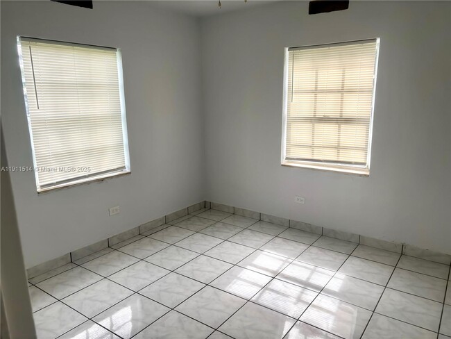 Building Photo - 15324 Lincoln Dr