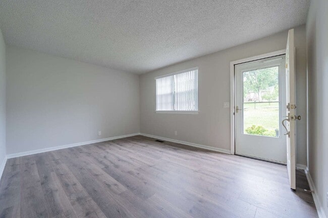 Building Photo - 207 Whitnel Dr