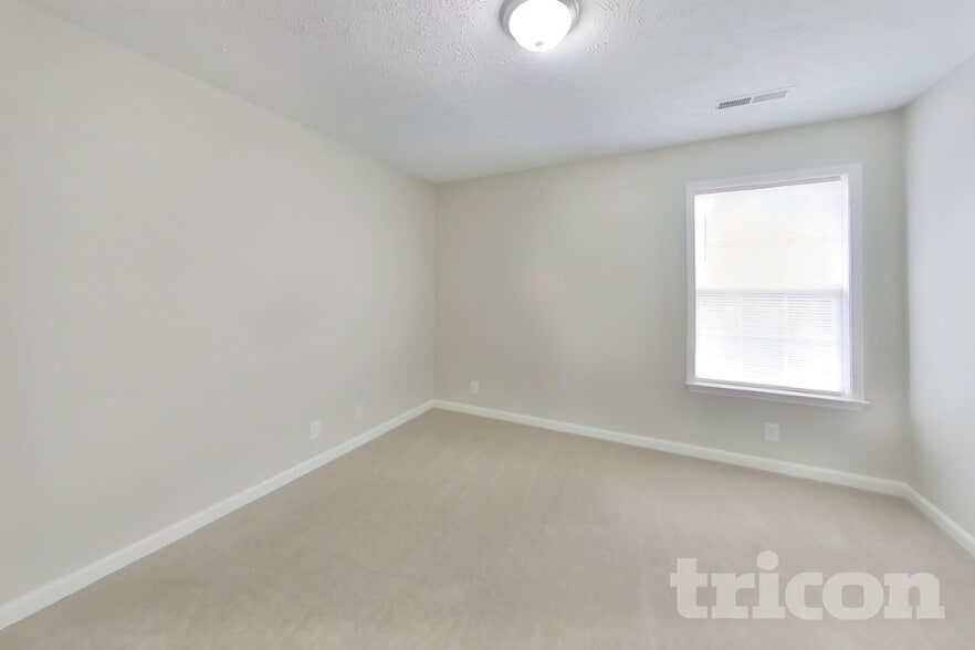 Building Photo - 1256 Lasalle Dr