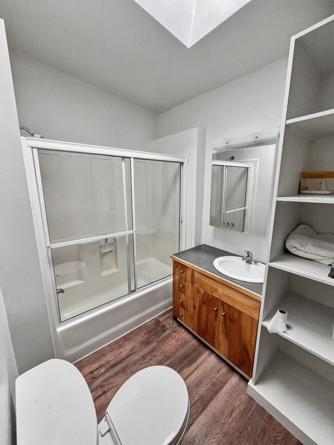 Building Photo - 9330 Emerald Dr