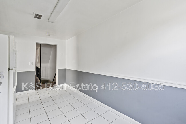 Building Photo - 56 Wilson St
