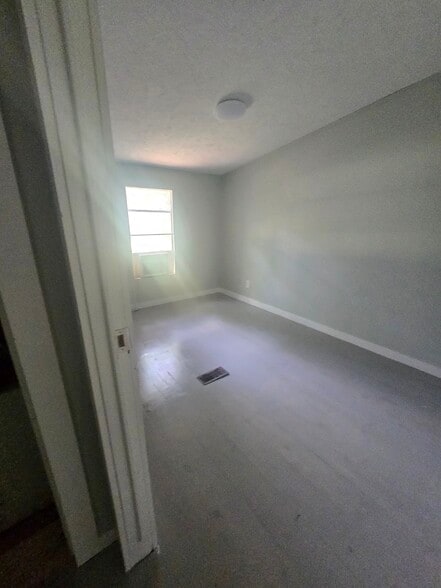 Building Photo - 4533 Grand Oaks Dr