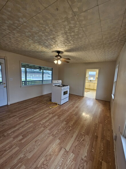 Building Photo - 513 5th St