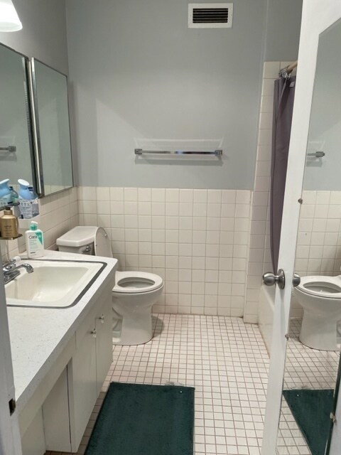 Building Photo - 4250 N Marine Dr