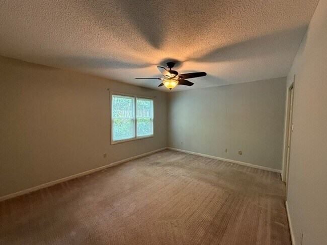 Building Photo - 720 Landing Ln
