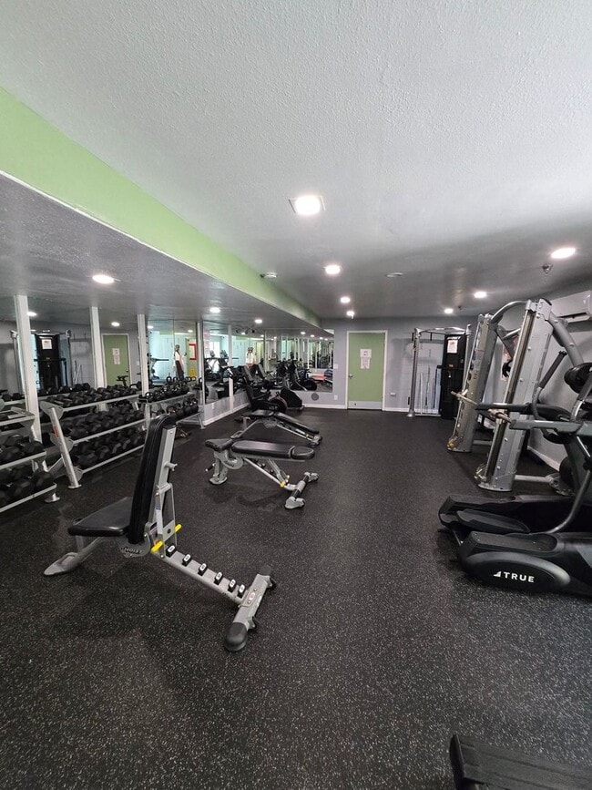 Building Photo - Playa Del Rey 1 bedroom apartment in Large outdoor community