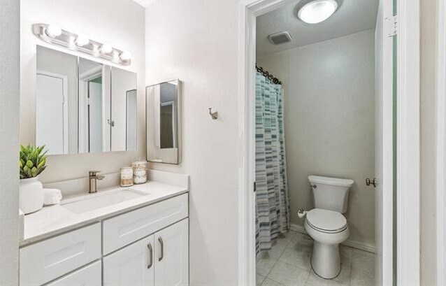 Building Photo - 2724 Oak Rd