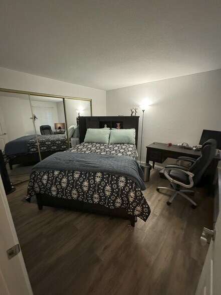 Building Photo - 3145 E Flamingo Rd