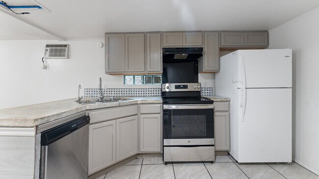 Building Photo - "Cozy 1-Bed Oasis in Springdale: Perfect B...