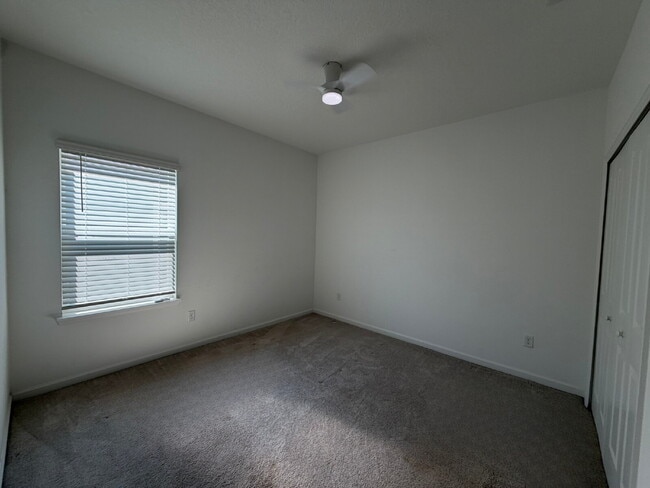 Building Photo - Highland Chase 3-Car Garage