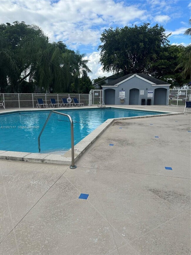 Building Photo - 9724 SW 142nd Pl