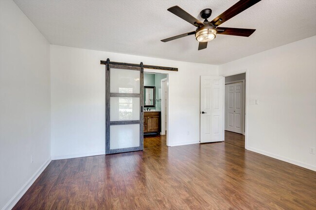 Building Photo - 1054 Hickman Rd