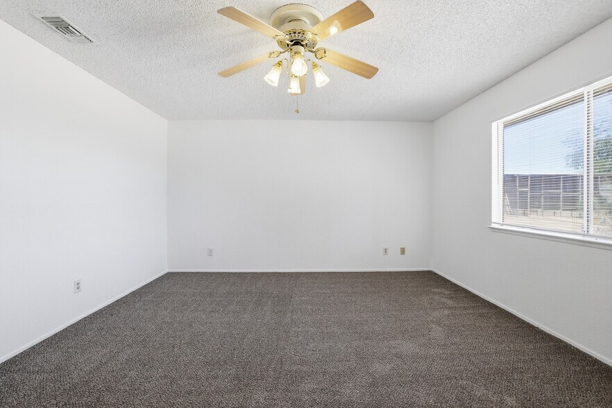 Building Photo - 9837 E Avenue R10