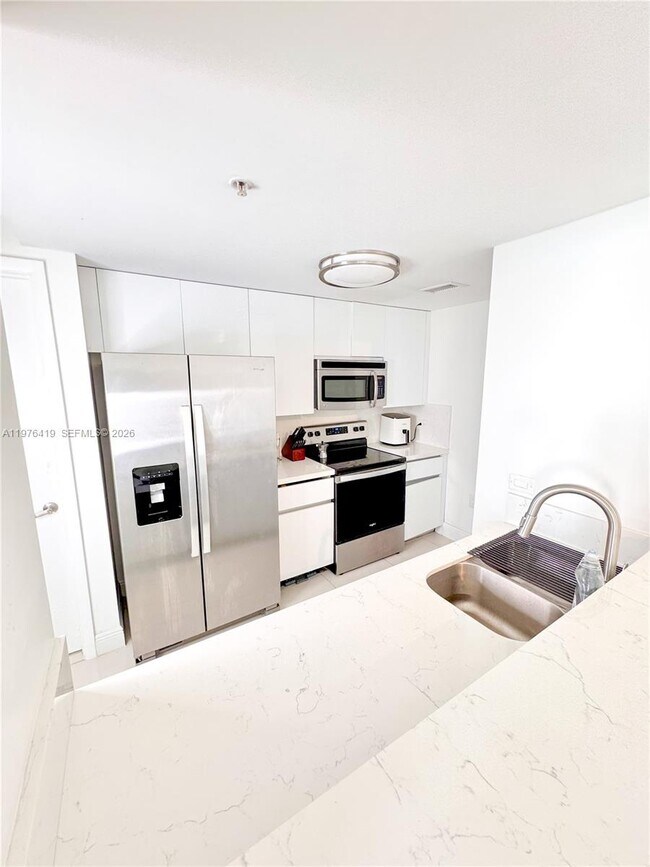 Building Photo - 1861 NW S River Dr