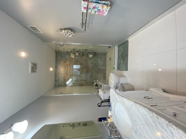 Building Photo - 6601 Lake Clarke Dr